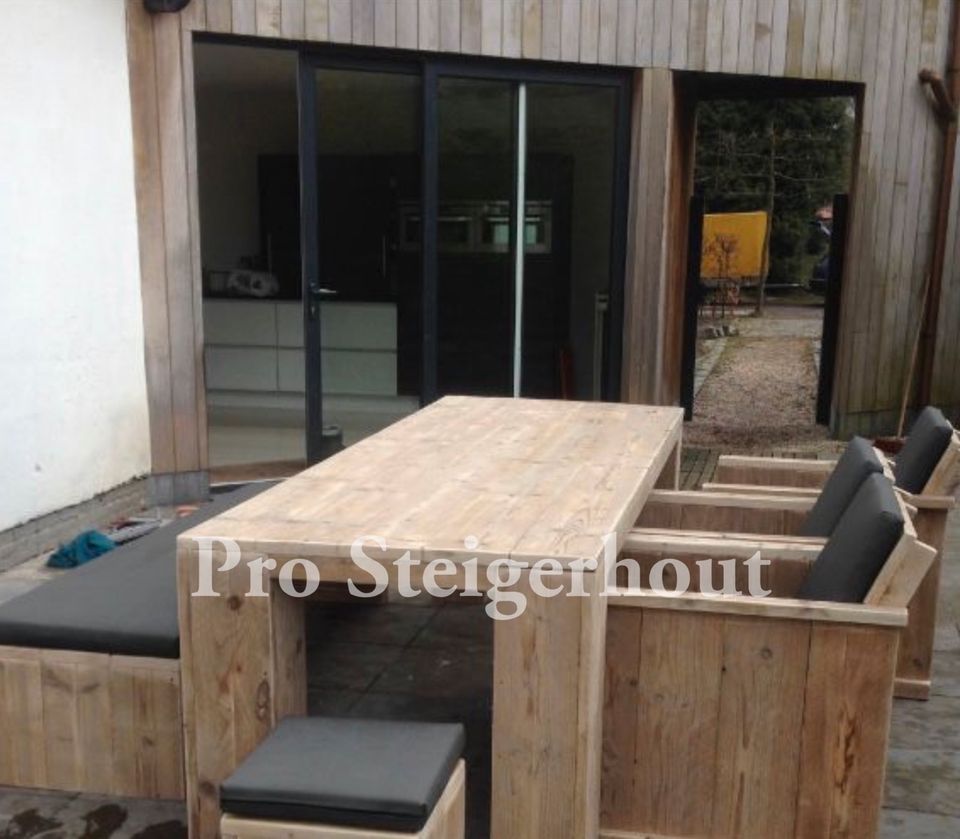 Gerüstholz Gartengarnitur Gartentisch mit Stühlen und Bank in Köln