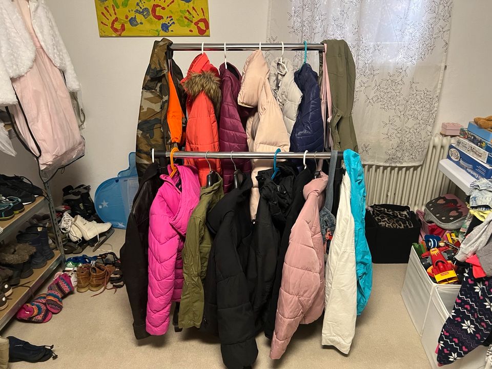 Kleidung für Mädchen, Jacken und Schuhe in Ebstorf