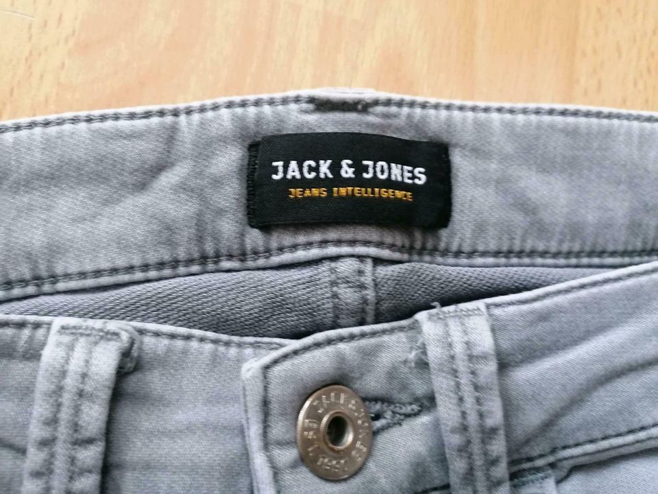 Jeans Hose Jack & Jones Größe 30 / 32 in Neunkirchen am Sand