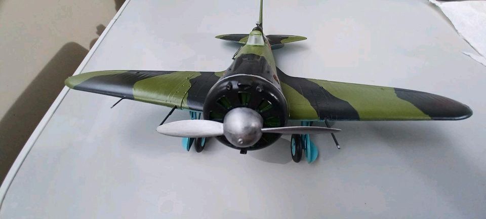 Revell, gebaute I-16 polikarpov , Maßstab 1/32 in Berlin