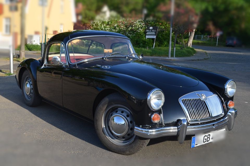 Schönes MG MGA Coupé in Berlin