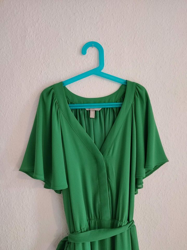 Grünes Kleid von H&M in Kassel