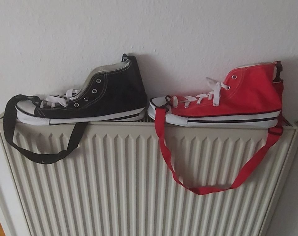 Handtaschen (Schuh) in Marienhafe
