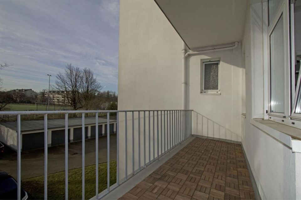 Immobilien-Richter: Renovierte 4-Zimmerwohnung mit 2 Balkonen,  und Luxus-Einbauküche. in Düsseldorf