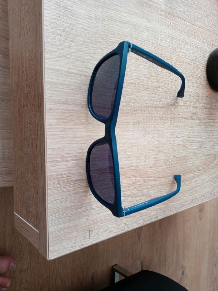 Sonnenbrille blau Lacoste in Leinzell