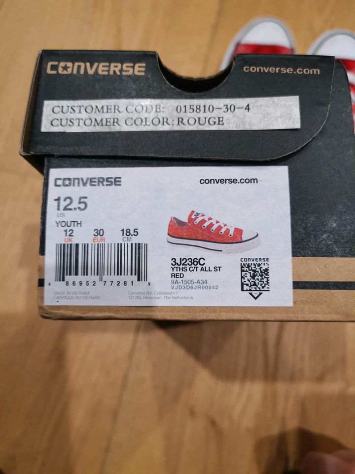 Converse Chucks rot Gr 30 neuwertig in Neuenrade