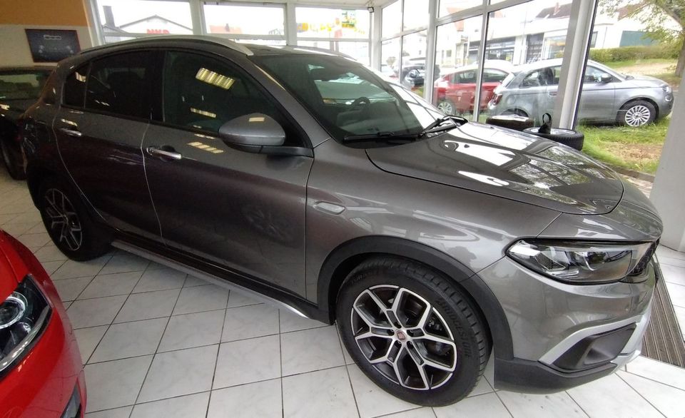 Fiat Tipo Hatchback 1.6 MultiJet CROSS LED Navi-App in Gefrees