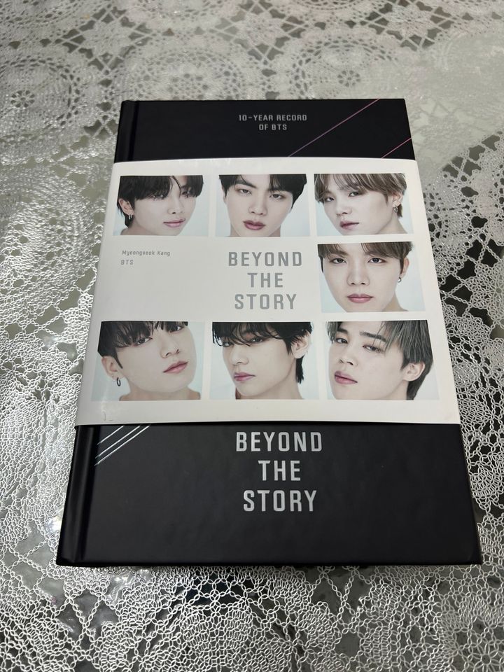 BTS 10th Anniversary Beyond the Story Buch in Hanau