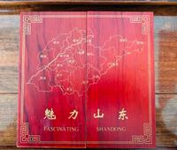 Sammlerstück mit goldfarbenen Plaketten China Rheinland-Pfalz - Bad Neuenahr-Ahrweiler Vorschau