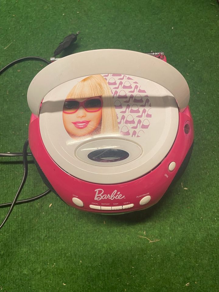 Barbie CD / Radio mit 3 DVDs in Ober-Ramstadt