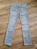 Levis Jeans San Francisco Demi Curve grau Gr. 28/32 neuwertig Findorff - Findorff-Bürgerweide Vorschau
