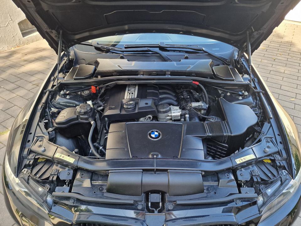 BMW 320i Cabrio e93 M-Sport Paket Xenon Leder Navi in Bottrop