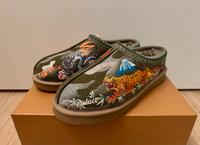 UGG Tasman Slipper Palace Burnt Olive Camo EU43 München - Bogenhausen Vorschau
