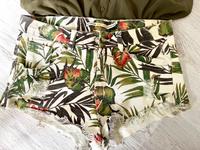 Bershka Shorts Hot Pants Gr.38, florales Dschungel Muster Nordrhein-Westfalen - Kaarst Vorschau