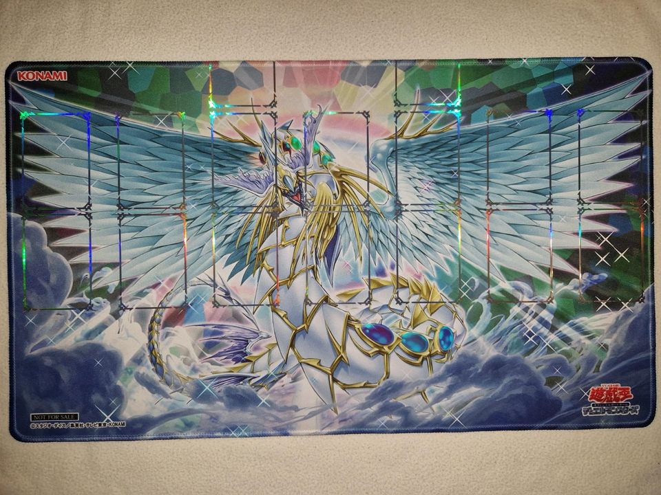 Yugioh Holo Playmat Crystal Beast Rainbow Dra. Spielmatte+Beutel in Berlin