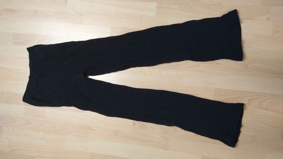 BERSHKA Hosen zwei Stück (auch einzeln) schwarz Größe S in Datteln