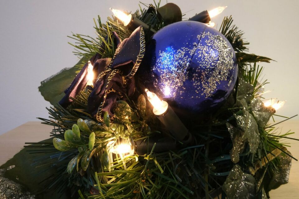 Weihnachtsstrauß, Adventsstrauß aus Kunstblumen, mit Lampen in Berlin -  Wilmersdorf | eBay Kleinanzeigen ist jetzt Kleinanzeigen