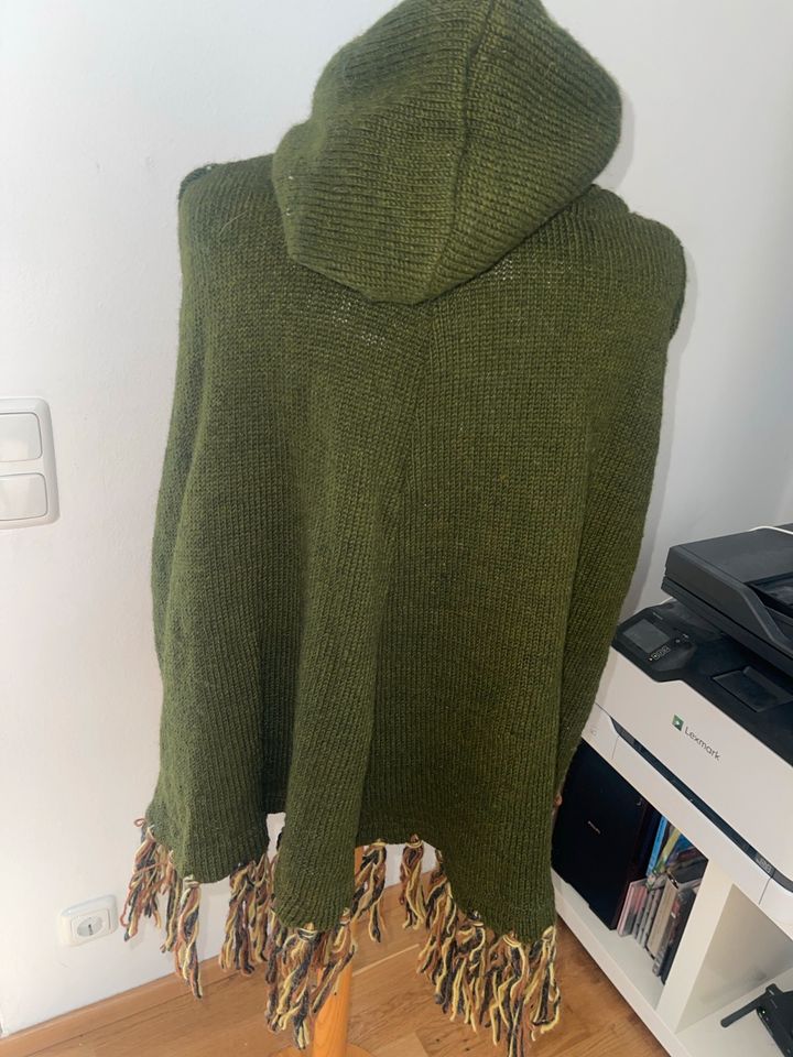 Népal poncho Umhang Cape  original Schurwolle Stickerei one size in Garmisch-Partenkirchen