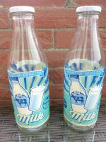 2 Glasflaschen mit dem Aufdruck "milk" // Retro // Vintage Sachsen - Bad Lausick Vorschau