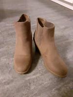 Stiefeletten braun Keilabsatz Gr. 38 neu Sachsen - Königswartha Vorschau
