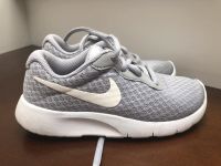 Nike Schuhe Gr. 28 grau Nordrhein-Westfalen - Espelkamp Vorschau