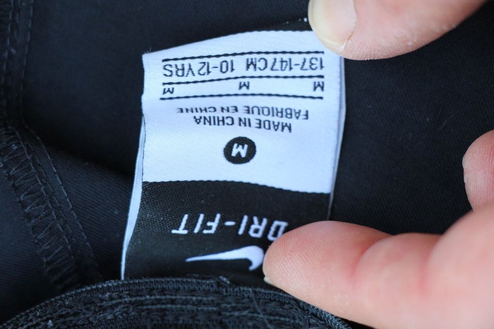 Nike Sporthose kurz schwarz, Kinder M 137-147cm, 10-12 Jahre in Winterbach