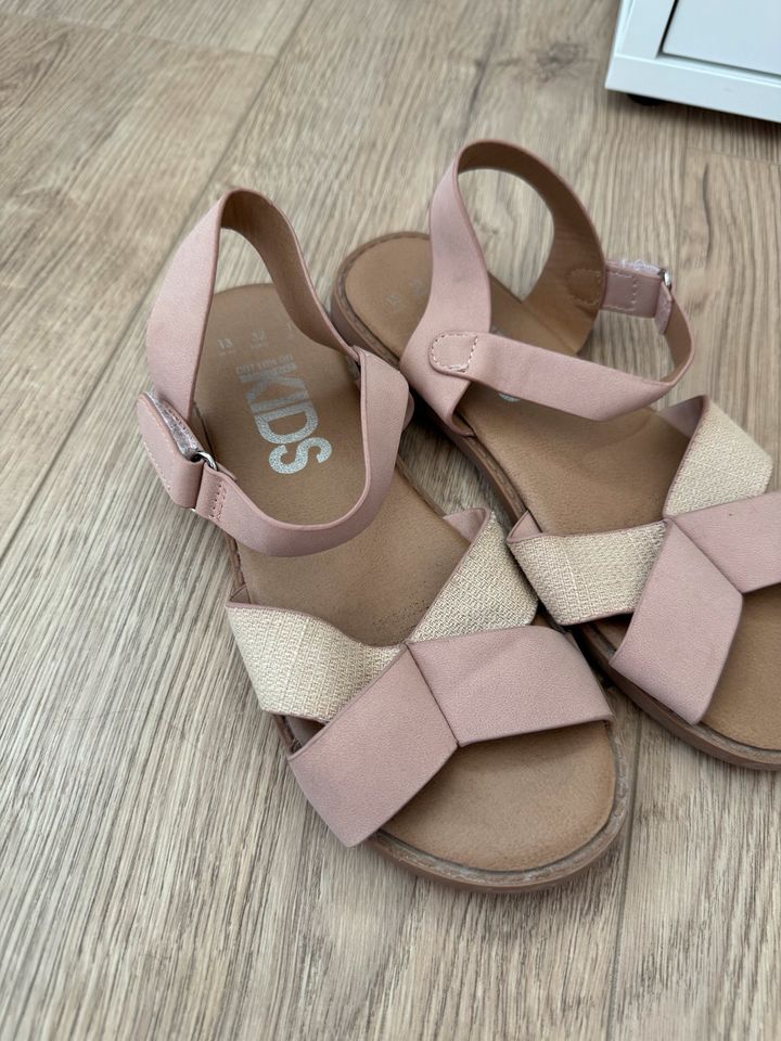 Roséfarbene Sandalen Größe: 32 in Fürstenzell