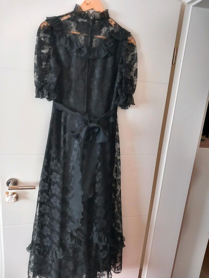 Schwarzes Kleid (Gothic) in Reinheim