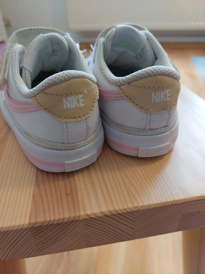 Nike Sneaker Größe 26 in Gotha