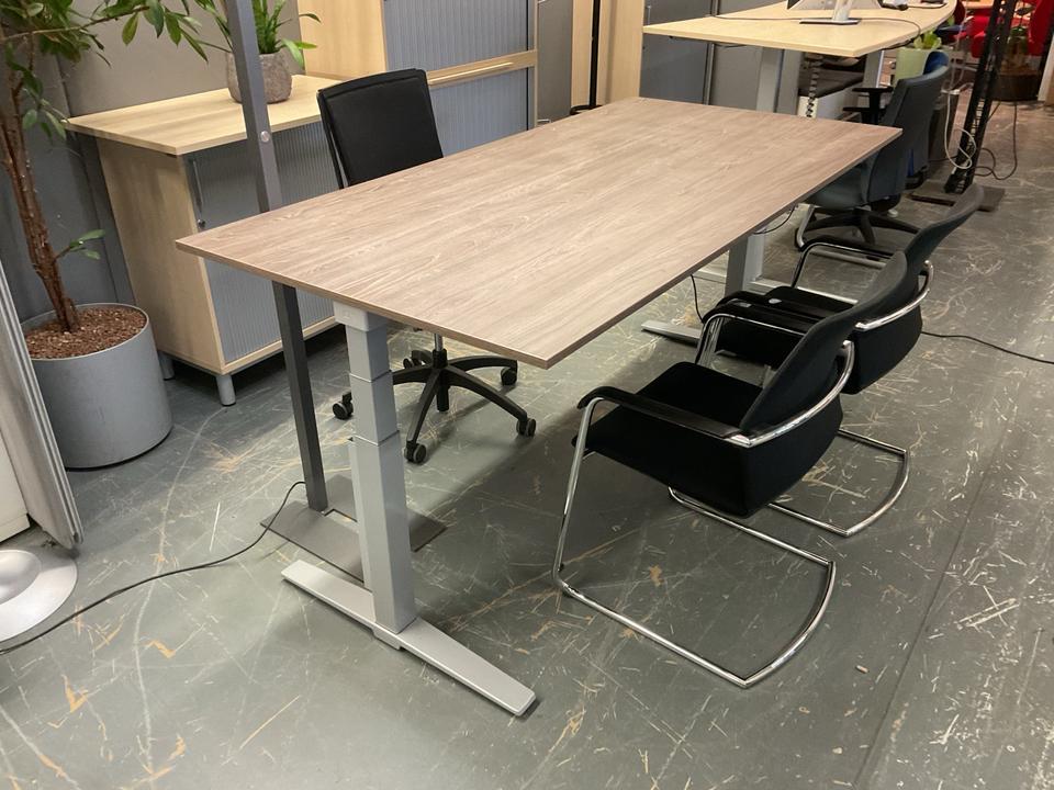 Schreibtisch elektrische höhenverstellbar von KÖNIG NEURATH in Mülheim (Ruhr)
