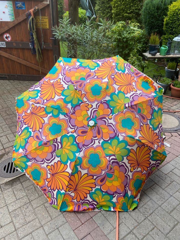 Sonnenschirm aus den 60/70 Jahren in Düsseldorf