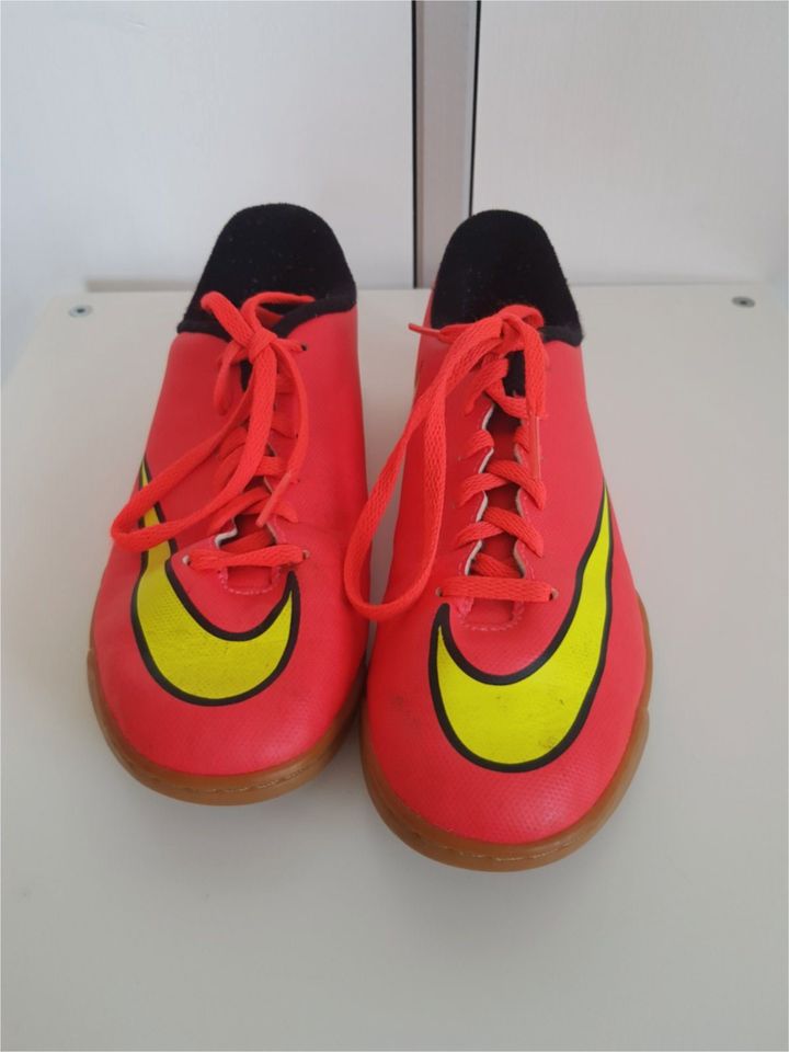 Nike Fußball Hallenschuhe – Größe 36 - Top Zustand in Neustadt an der Weinstraße