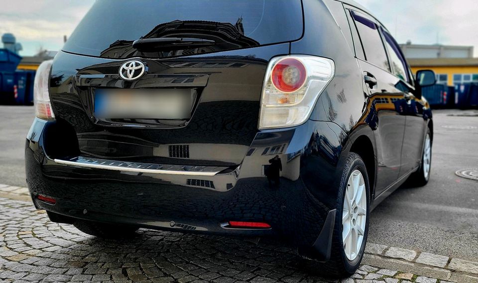 Toyota Verso 2.0 Diesel Top Auto in Bamberg