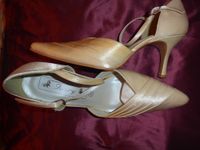 Brautschuhe NEU beige cappuccino Gr. 37 Hochzeitsschuhe IVORY Wandsbek - Hamburg Farmsen-Berne Vorschau