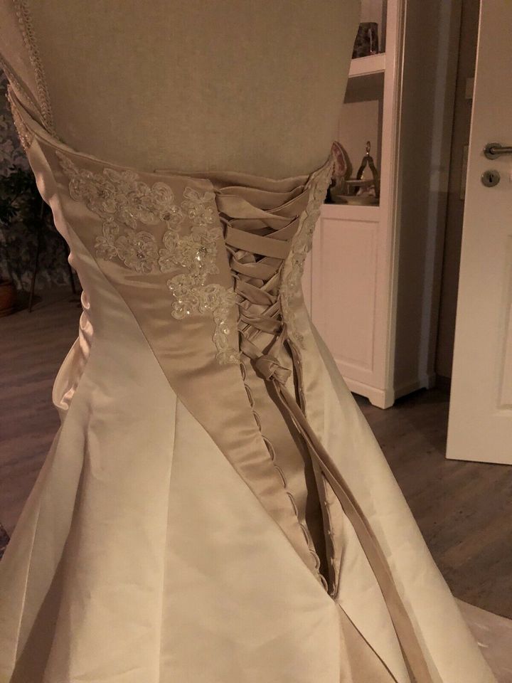 Brautkleid Champagner Model Sissi in Neuenrade