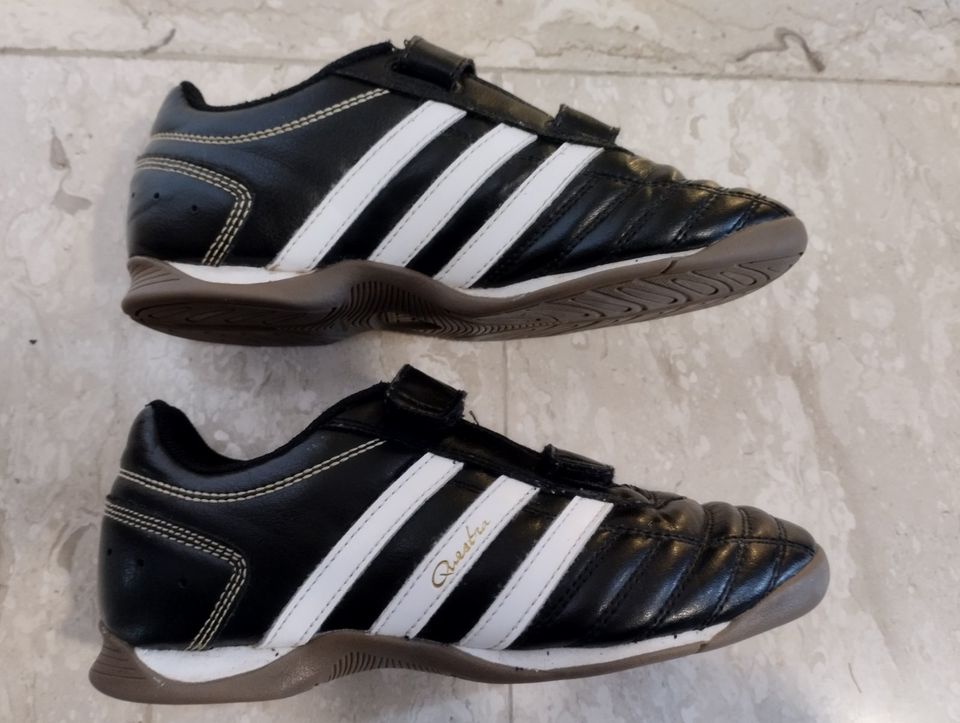 Hallenfußballschuhe Kinder 35 Adidas in Eußenheim