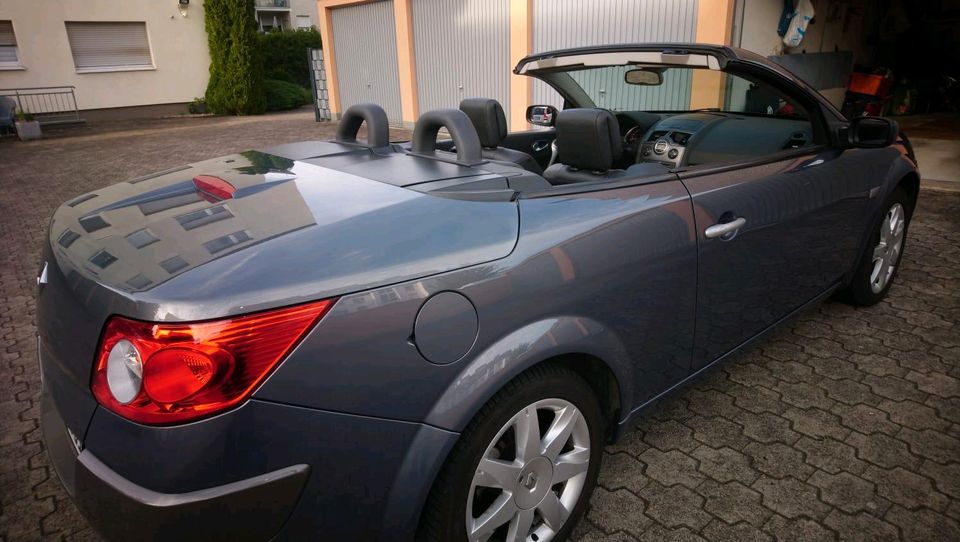 Renault Megane 2 CC Cabrio "Top Zustand" in Paderborn