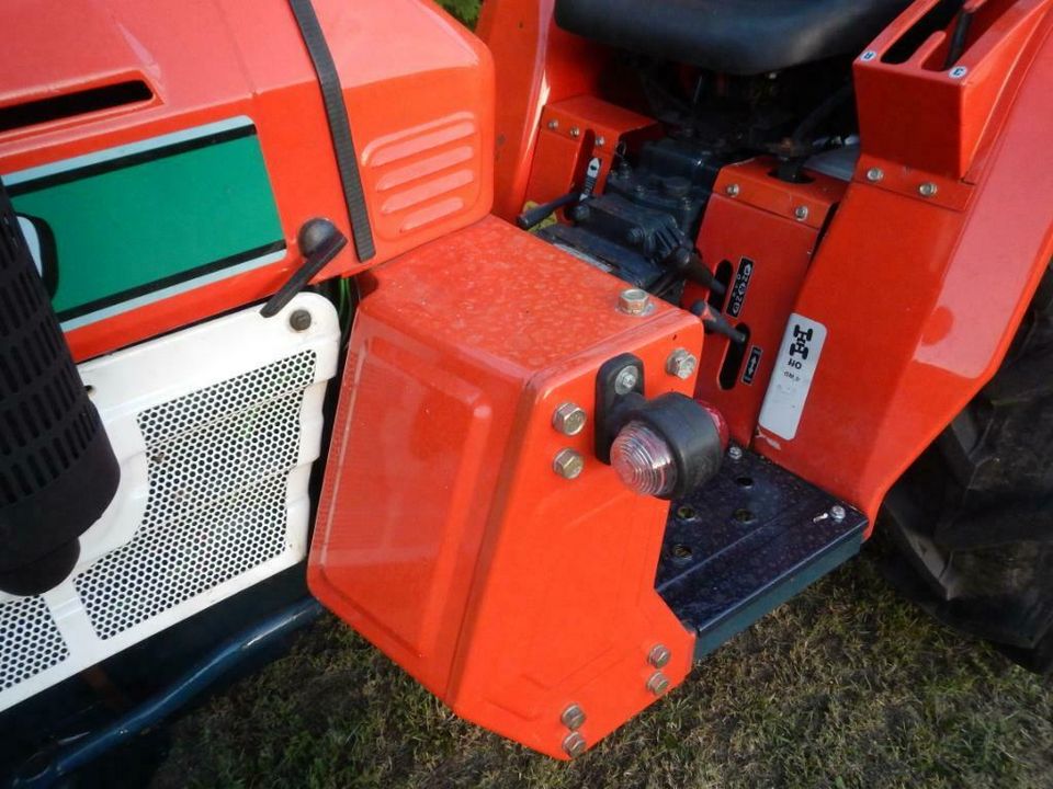 Kubota B 1702 D Kleintraktor Schamlspurtraktor Bulldog in Zielitz