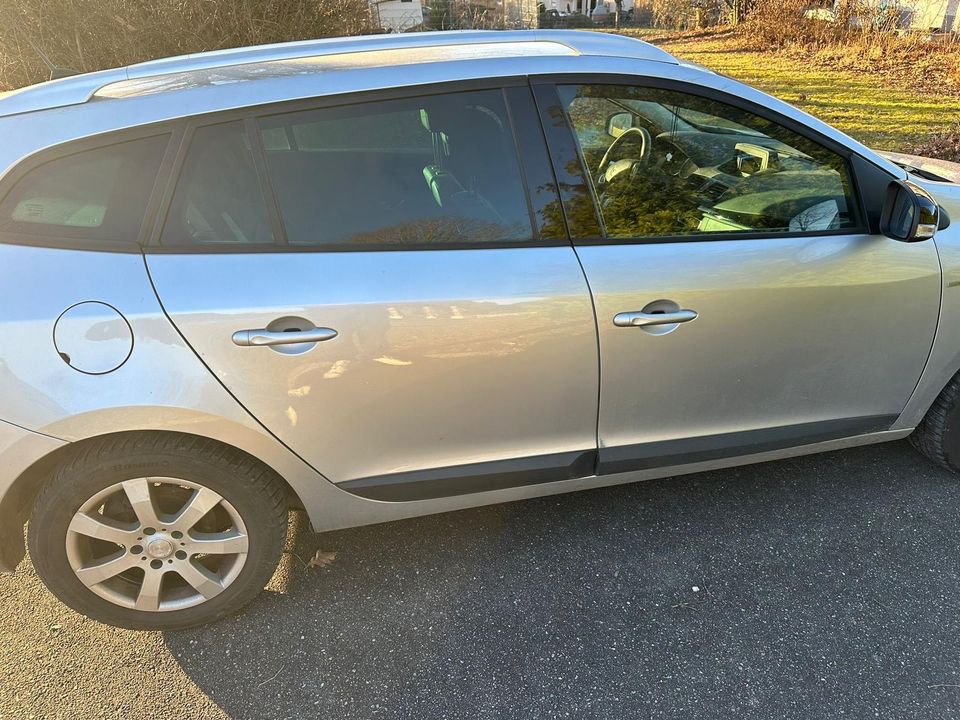 Renault Megane 3 Grandtour Bose Edition 1.9 dCi in Monheim