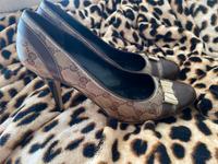 Gucci Pumps 39,5 Leder braun Gold Italy Baden-Württemberg - Heidelberg Vorschau