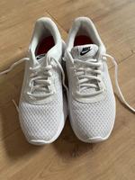 Nike Sneaker weiß Gr. 38 Innensohle rot Saarland - Saarwellingen Vorschau