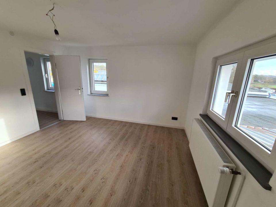 2 Zimmer mit kleinem Flur - Küchen- und Bad-Mitbenutzung in Marburg