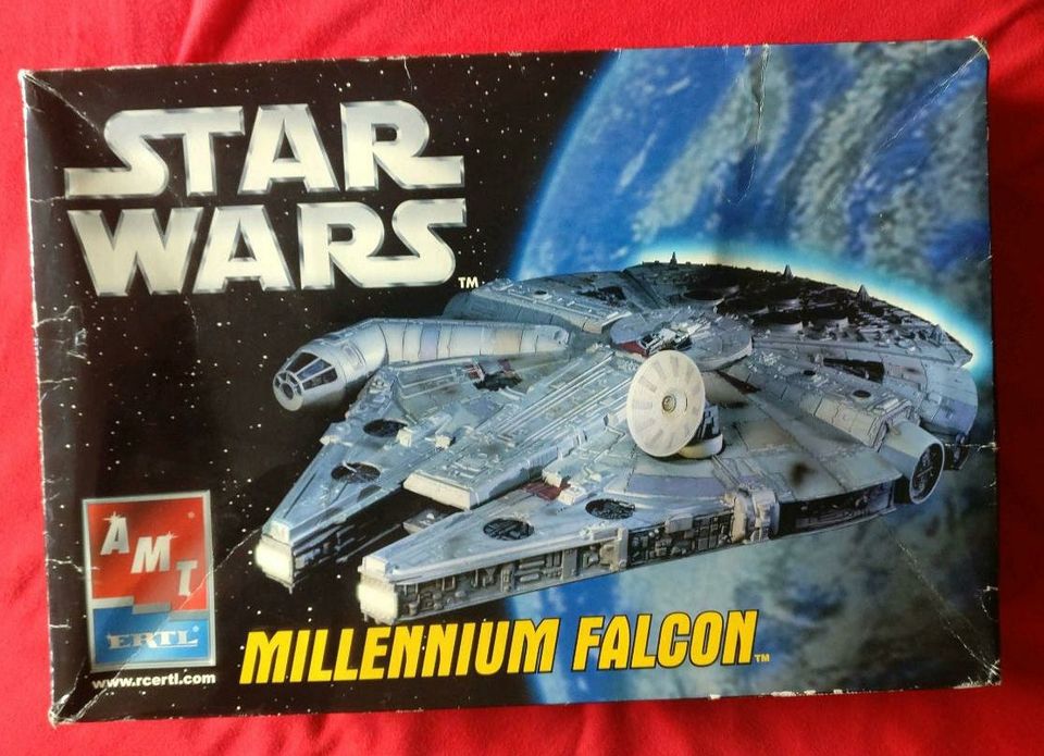 AMT Ertl Millennium Falcon Rasender Falke Star Wars in Wesseln