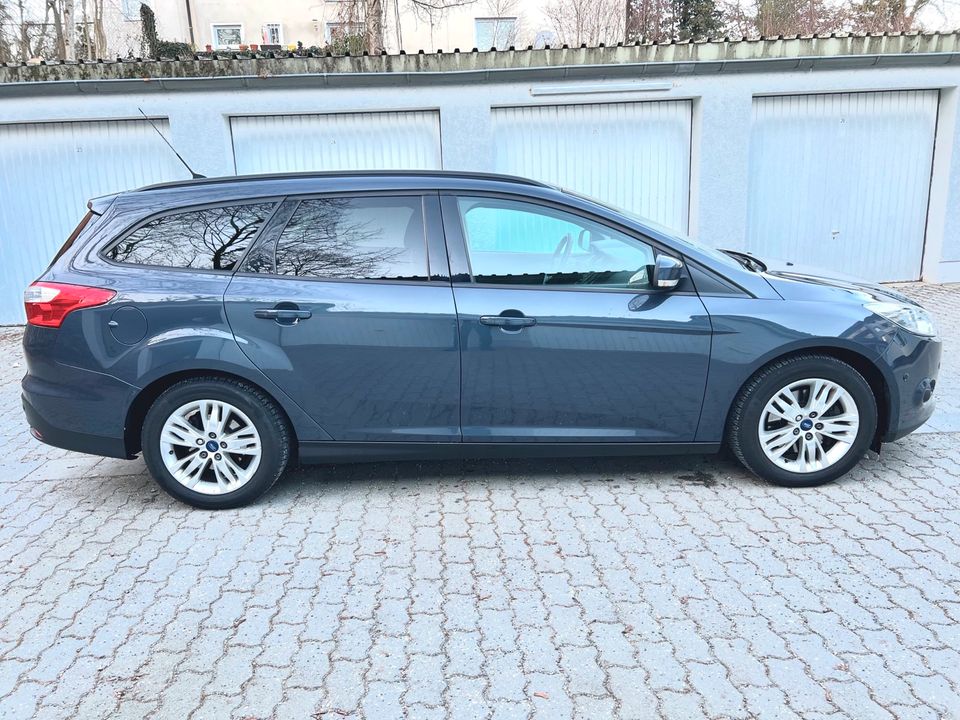 Ford Focus Kombi 1.6, Tüv 05.25 in Regensburg