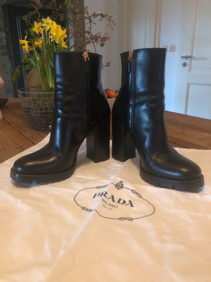 Prada Plateau Boots Stiefelette mit Absatz in Herdecke