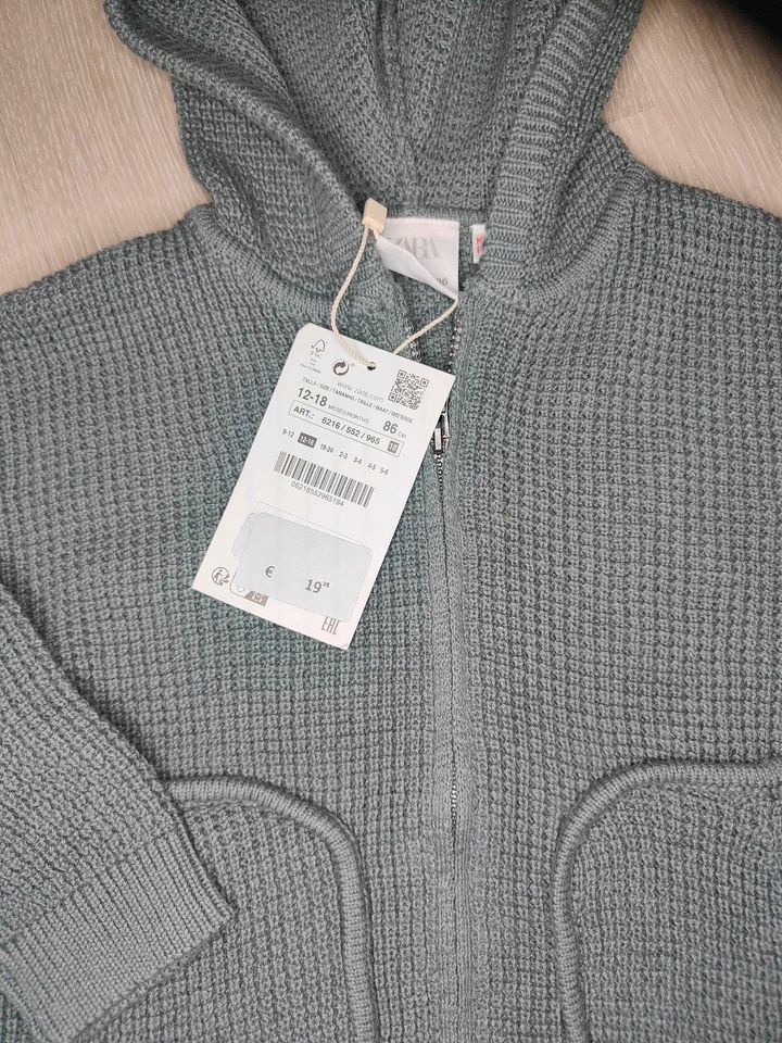 Süßes Zara Set aus Cargo Hose und Strickjacke Gr. 86 92 in Wiesbaden