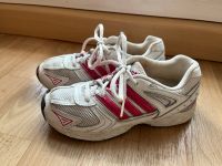 Adidas Turnschuhe in der Größe 32 weiß Dresden - Seevorstadt-Ost/Großer Garten Vorschau