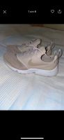 NIKE Damen Sneaker Gr.38 Beige neuwertig München - Allach-Untermenzing Vorschau