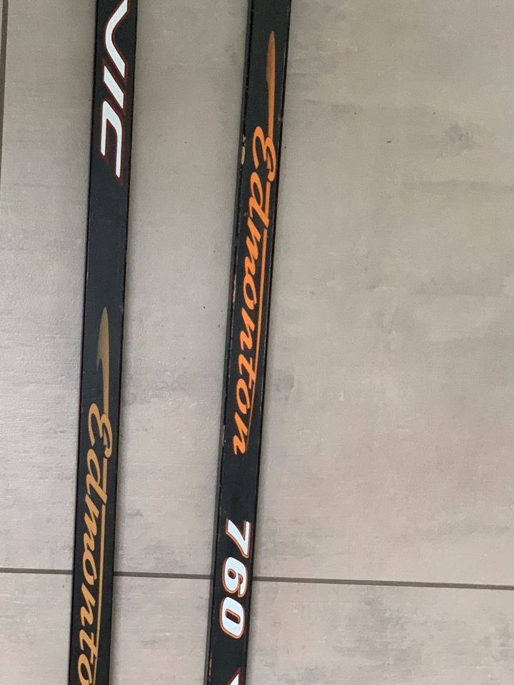 2 Hockeyschläger mit Puck für  Kind + Erwachsener (Size 57) in Vaihingen an der Enz