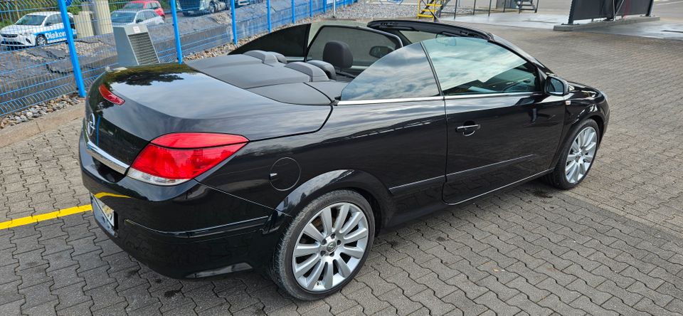 Opel Astra H Twin Top Cabrio in Bielefeld